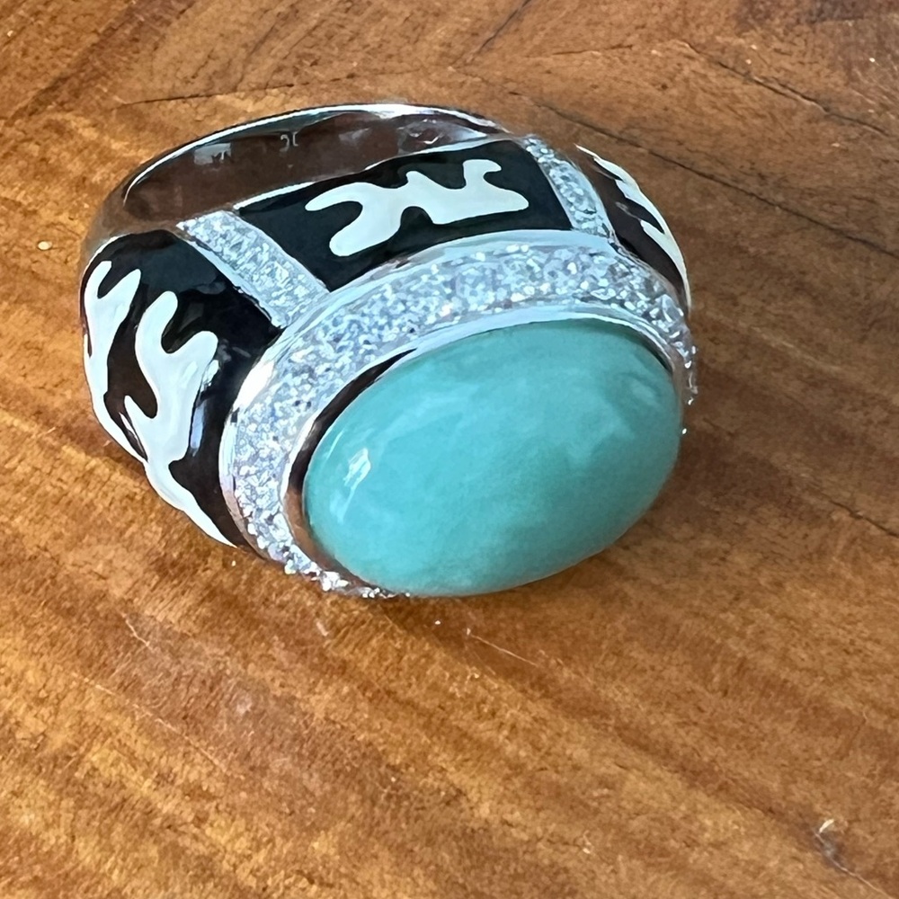 Hot In Hollywood Asian ring